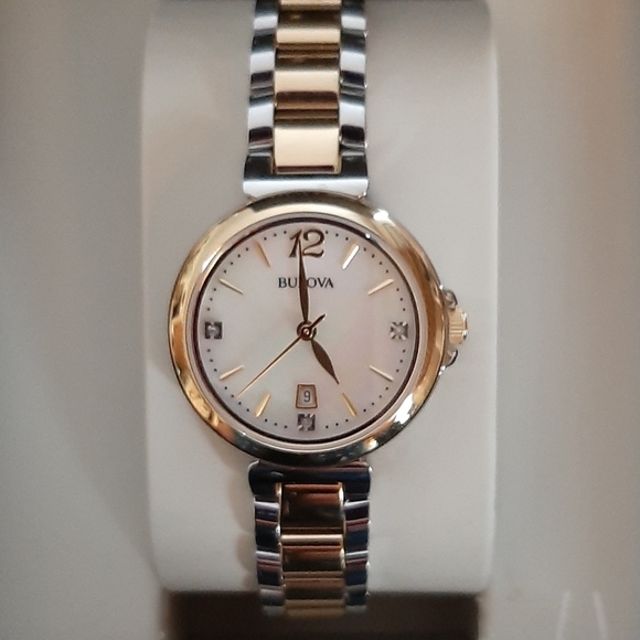 ❤Bulova Watch-Beautiful!Ladies Diamond & Mother of Pearl - Picture 5 of 13
